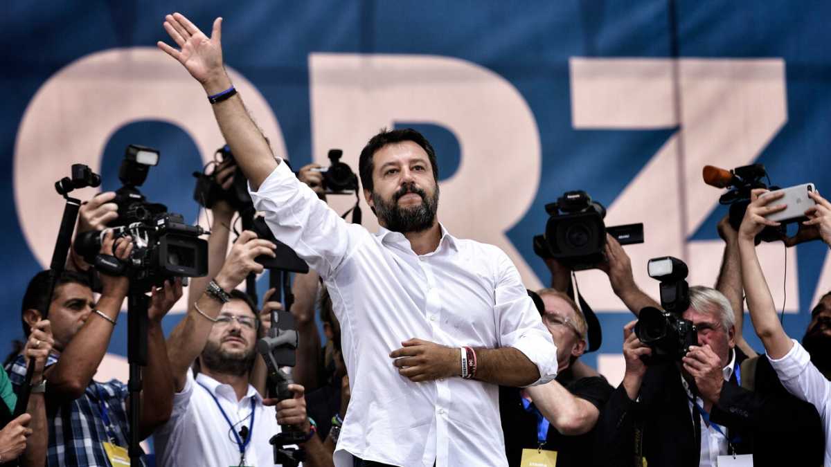 Immagine di La piazza contro il palazzo
