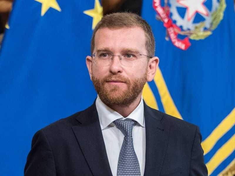 Il ministro per il Sud Giuseppe Provenzano al primo Consiglio dei ministri del governo Conte bis (foto LaPresse)