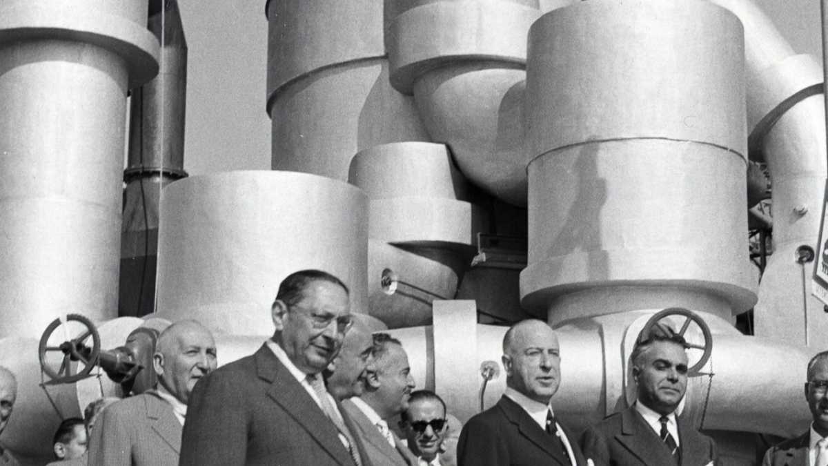 Immagine di Capitali immobili. Viaggio da Cuccia all'Industria 4.0