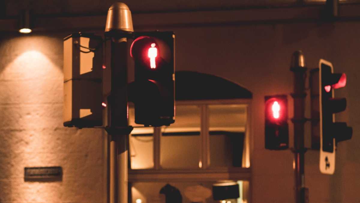 Immagine di Verdi che passano col rosso