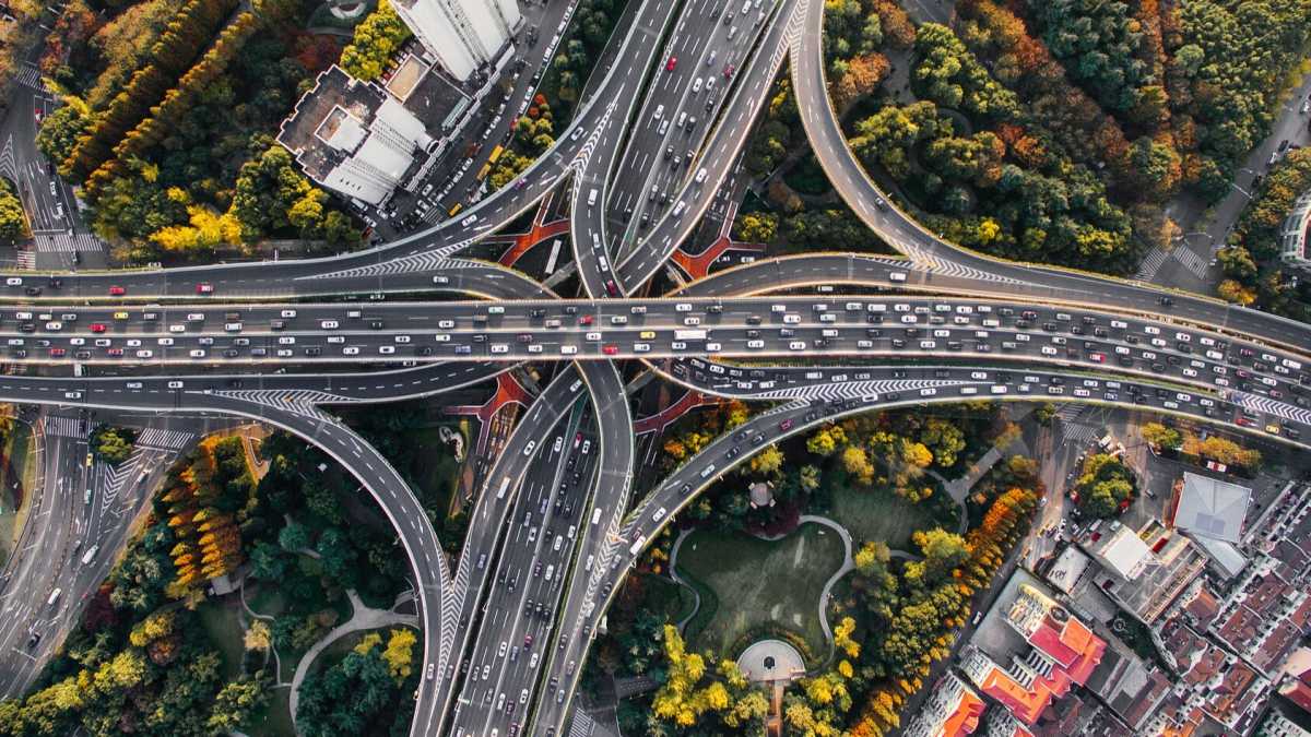 Immagine di L’estate che si ricompone nel nulla, la nostalgia dell’inverno e della tangenziale romana