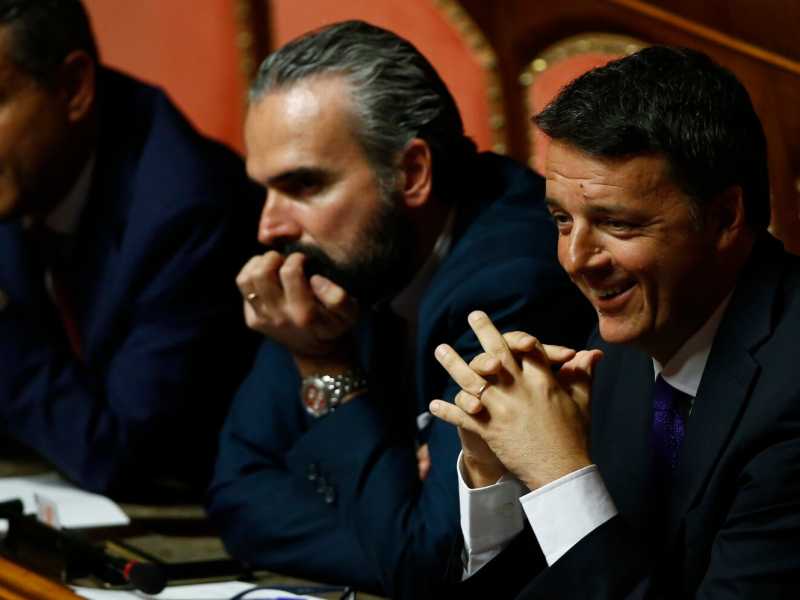 Matteo Renzi al Senato nel giorno della fiducia al Conte bis (foto LaPresse)