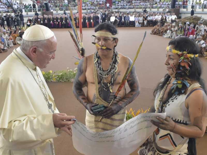 Papa Francesco incontra i Popoli Amazzonia nel Coliseo in Per&ugrave; (LaPresse)