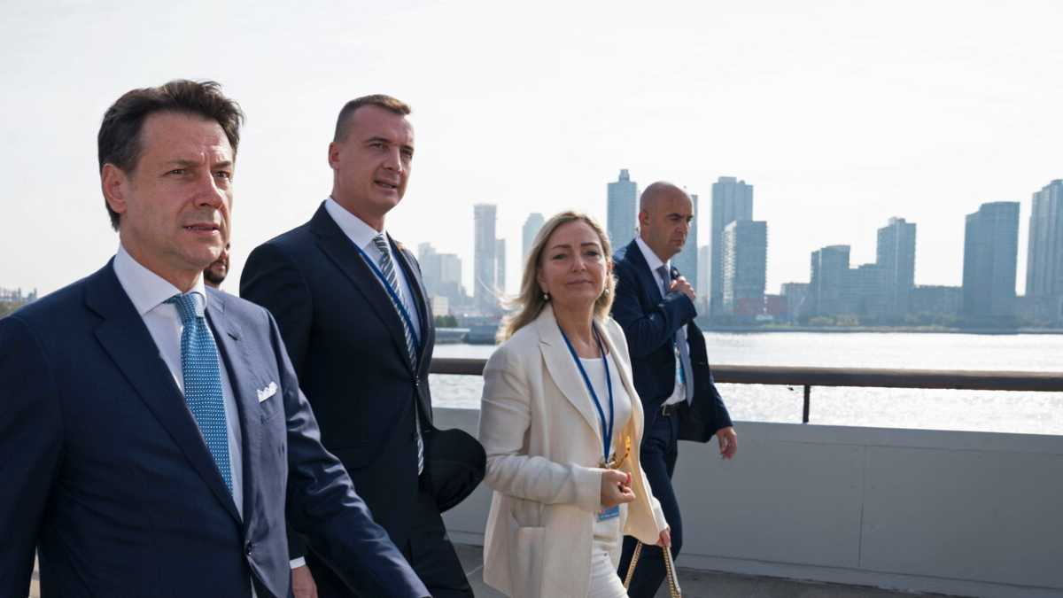 Immagine di Trizzino (M5s) spiega in che modo Conte diventerà il nuovo Prodi