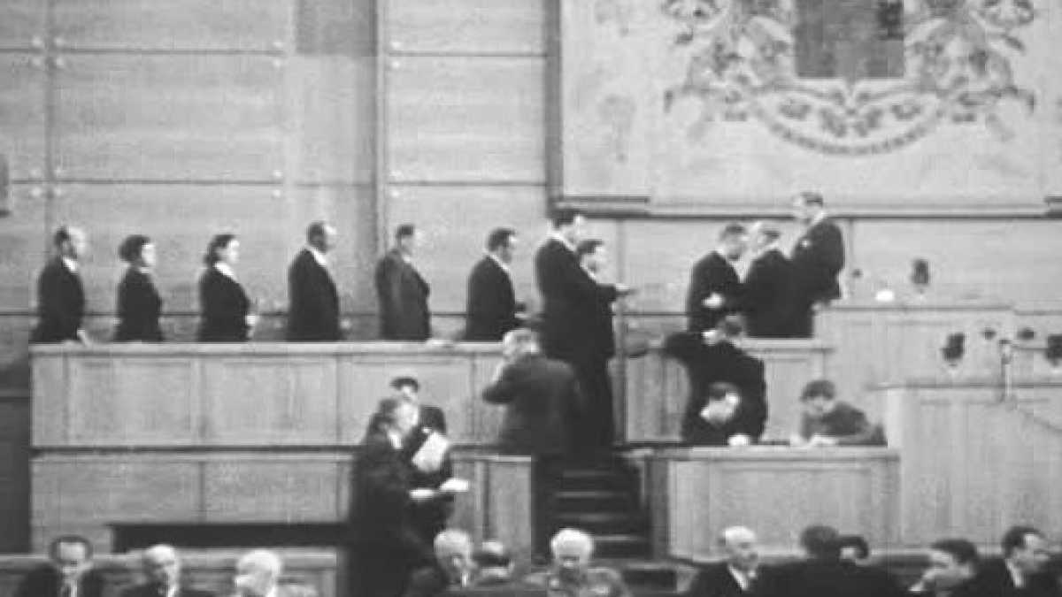 Immagine di La storia, i regimi e l’amnesia dei social