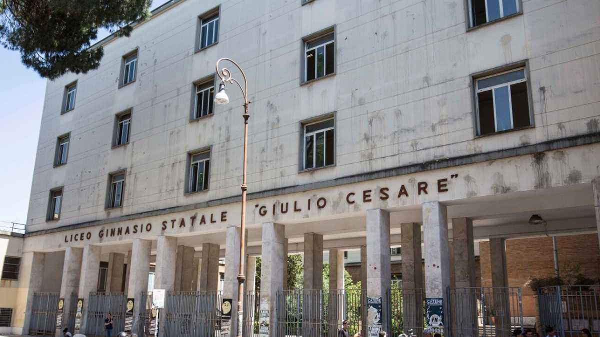 Immagine di La scuola, un'isola in mezzo al disastro di Roma
