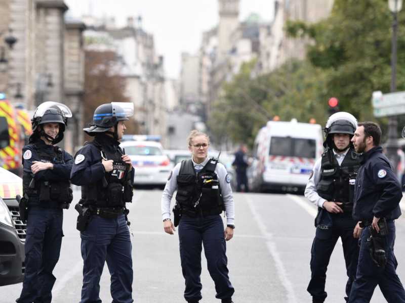 Attacco nella prefettura di polizia di Parigi (foto LaPresse)