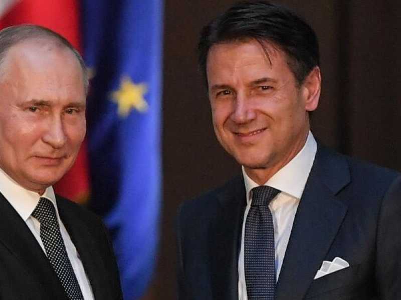 Vladimir Putin e Giuseppe Conte (foto LaPresse)