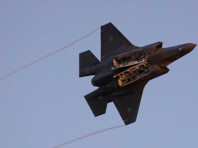 Un F35 israeliano in volo (foto LaPresse)