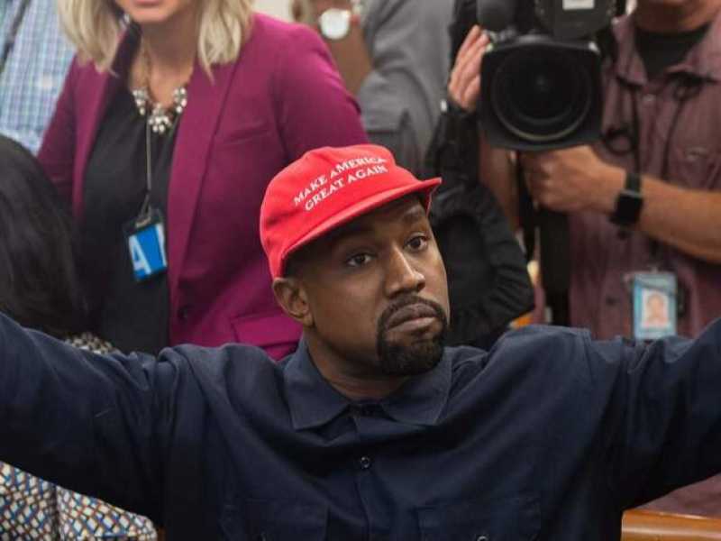 Ottobre 2018. Kanye West alla Casa Bianca indossa il cappello con il motto trumpiano “Make America great again” (foto LaPresse)