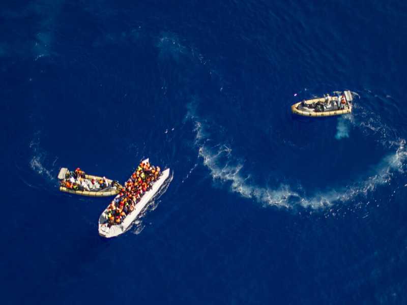 Canale di Sicilia: la nave della Marina Militare "Fulgosi" in soccorso ai migranti
