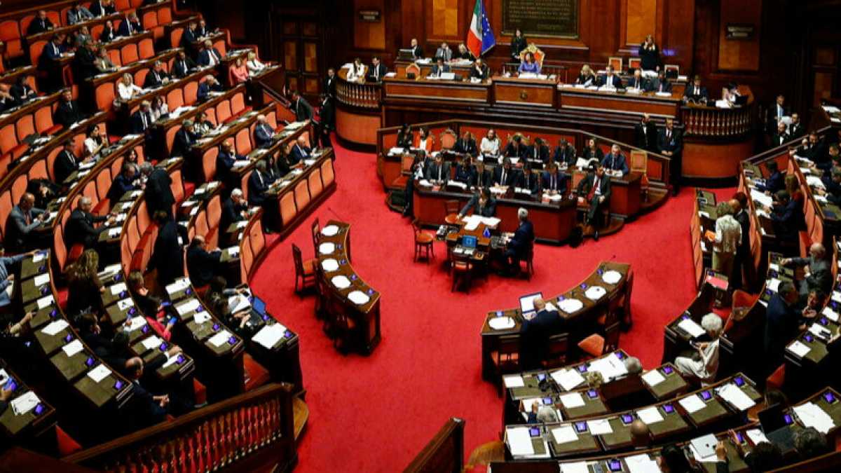 Immagine di Lo scontro tra politici e tecnici