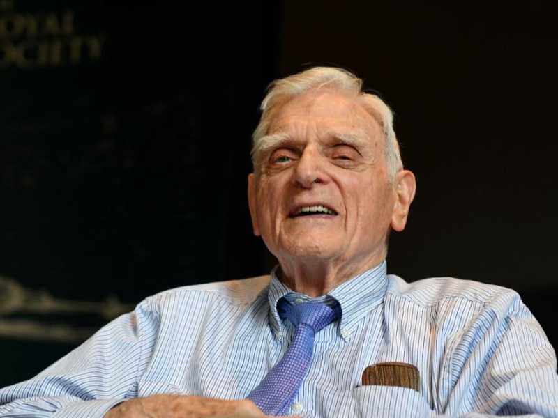 John B. Goodenough (foto LaPresse)
