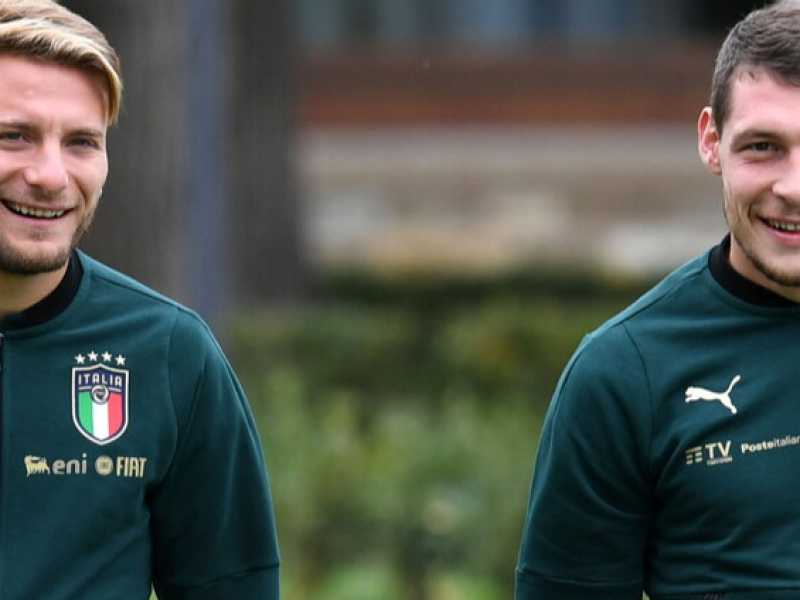 Ciro Immobile e Andrea Belotti insossano il kit di allenamento, verde, della Nazionale (foto LaPresse)