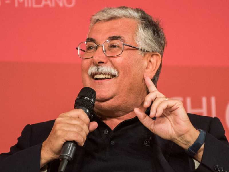 Il giornalista Gian Antonio Stella partecipa a una festa dell'Unit&agrave; nel settembre 2015 (foto LaPresse)