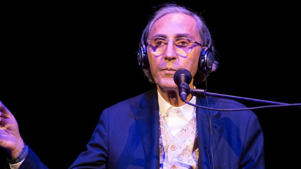 Immagine di I parcheggi, come certi amori, salvati solo da Battiato. Di tanti capelli ci si può fidare