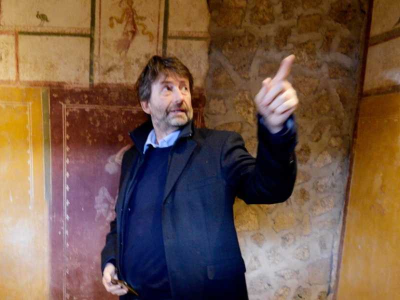 Dario Franceschini inaugura i nuovi scavi a Pompei nel dicembre 2017 (foto LaPresse)