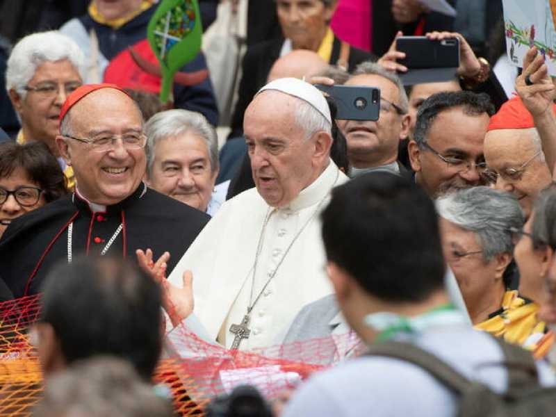 Papa Francesco apre il Sinodo (foto LaPresse)