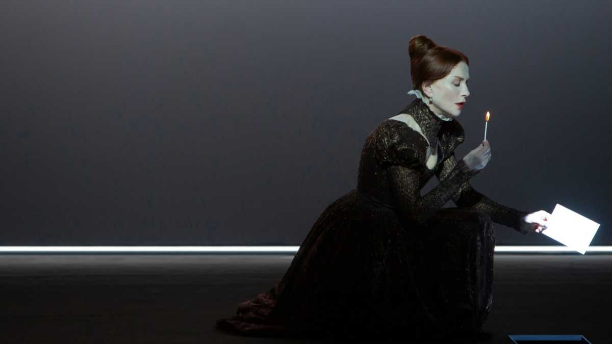 Immagine di Luce e lutto, libertà e costrizione: ecco a Firenze la Maria Stuarda di Bob Wilson