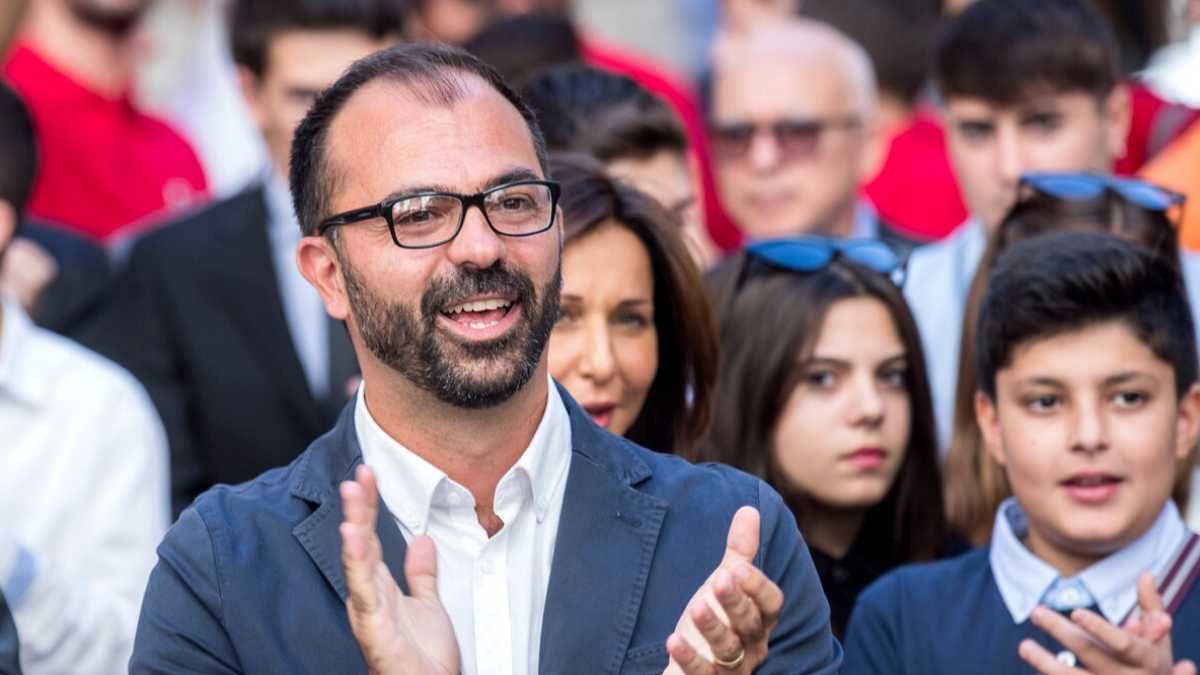 Immagine di Le due verità di Fioramonti sulla scuola italiana