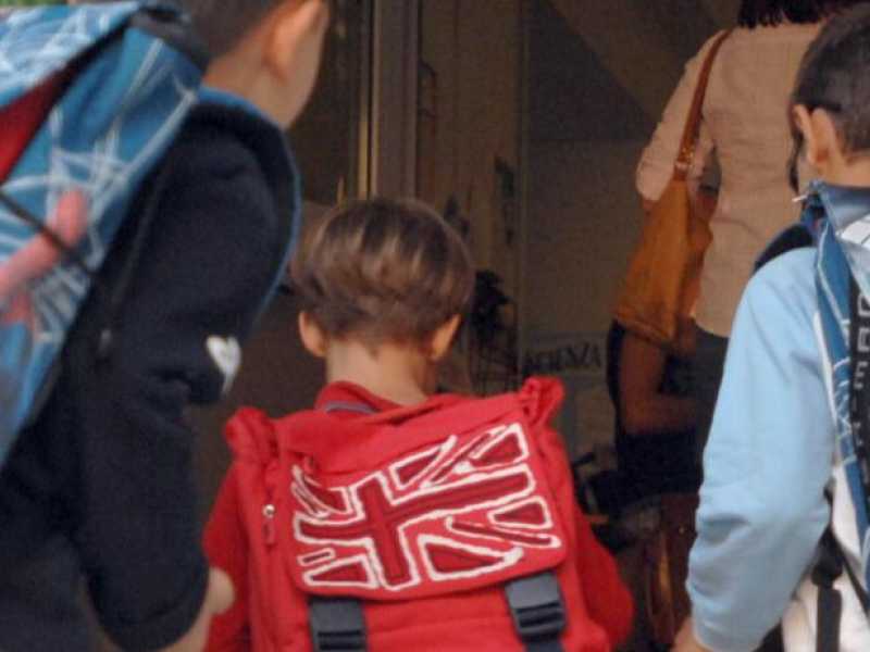 Bambini il primo giorno scuola (foto di archivio LaPresse)