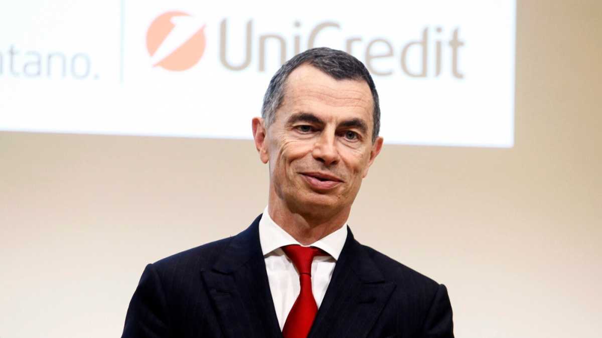 Immagine di Unicredit accelera sulla holding tedesca