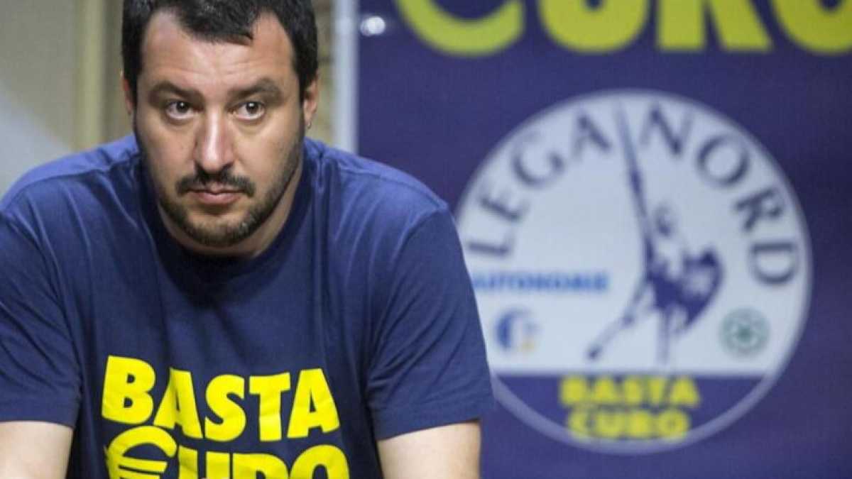 Immagine di Centinaio ci spiega perché la Lega ha cambiato idea sull’euro