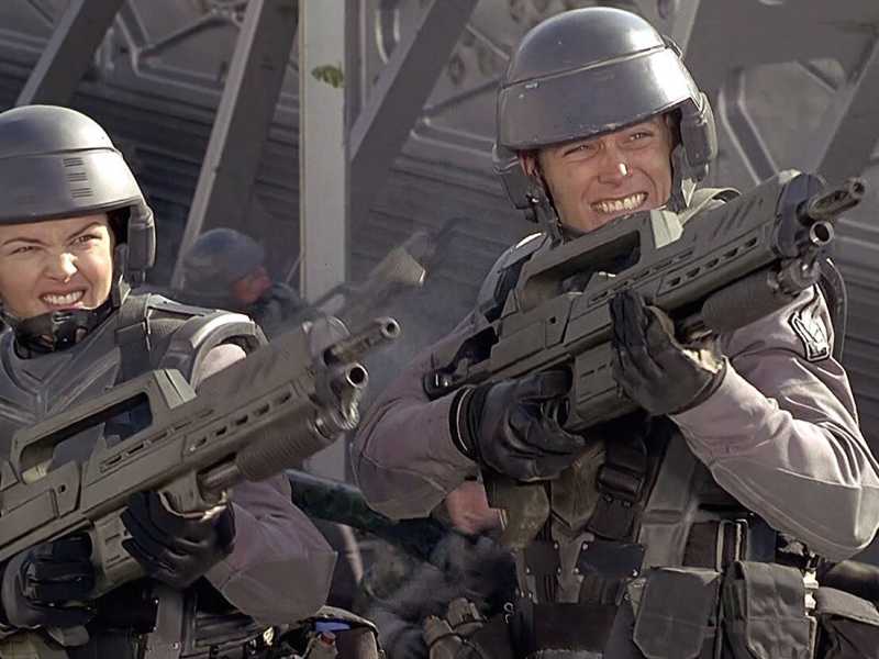 I 60 anni di Starship Troopers, che immaginò l'egemonia del politicamente corretto