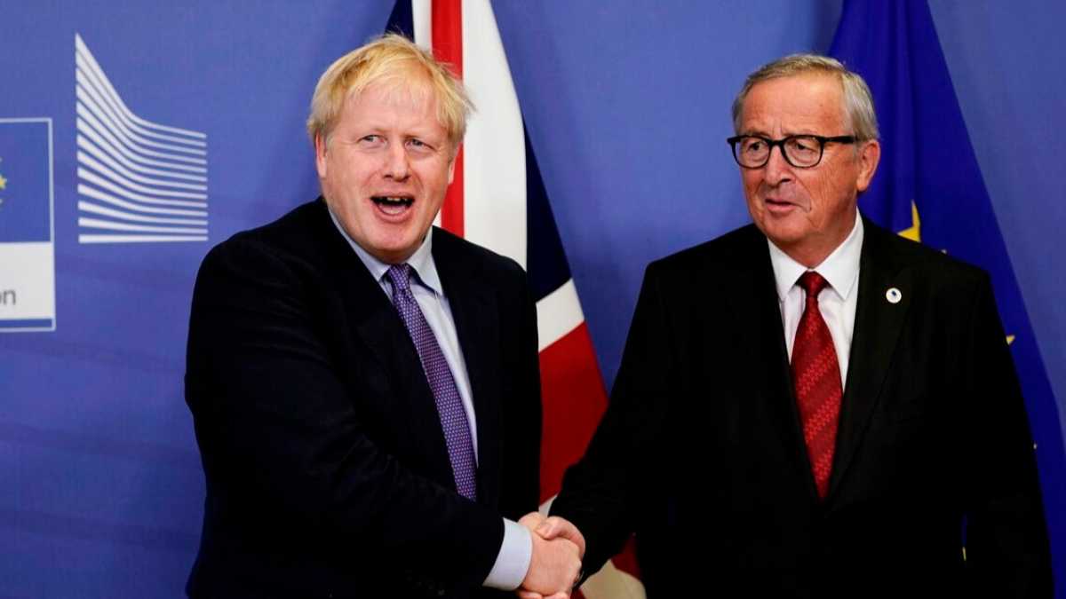 Immagine di Johnson trova l’accordo con l’Ue sulla Brexit. Ora fuori la lavagna: si va ai Comuni