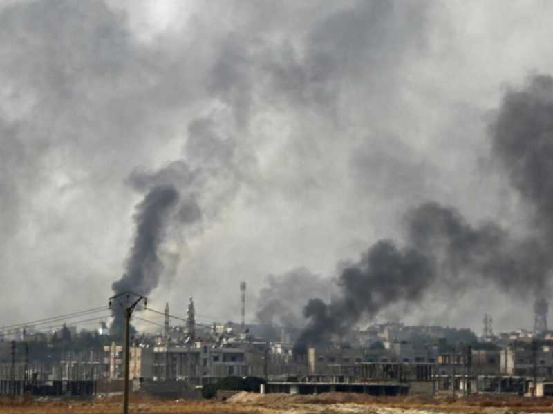 I bombardamenti turchi in Siria (foto LaPresse)