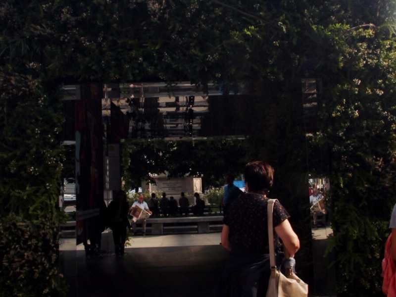 Stand sulla sostenibilit&agrave; a Milano (foto LaPresse)