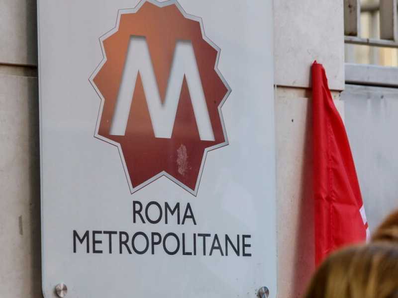 Protesta dei lavoratori di Roma metropolitane (foto LaPresse)