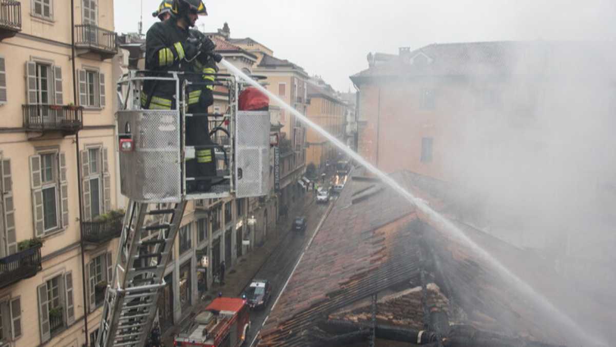 Immagine di Il mondo surreale della Brexit e l'incendio alla Cavallerizza di Torino