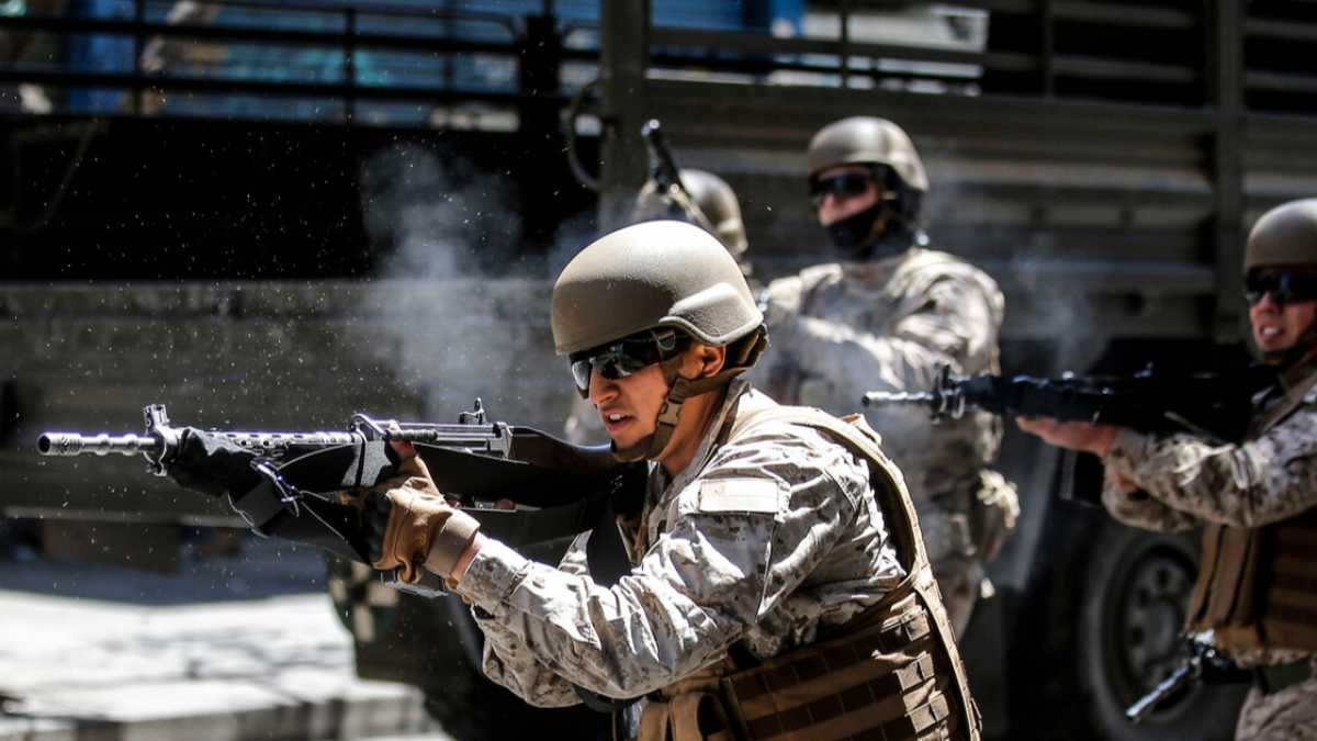 Immagine di L'ambulanza sulla folla a Oslo e la repressione militare in Cile