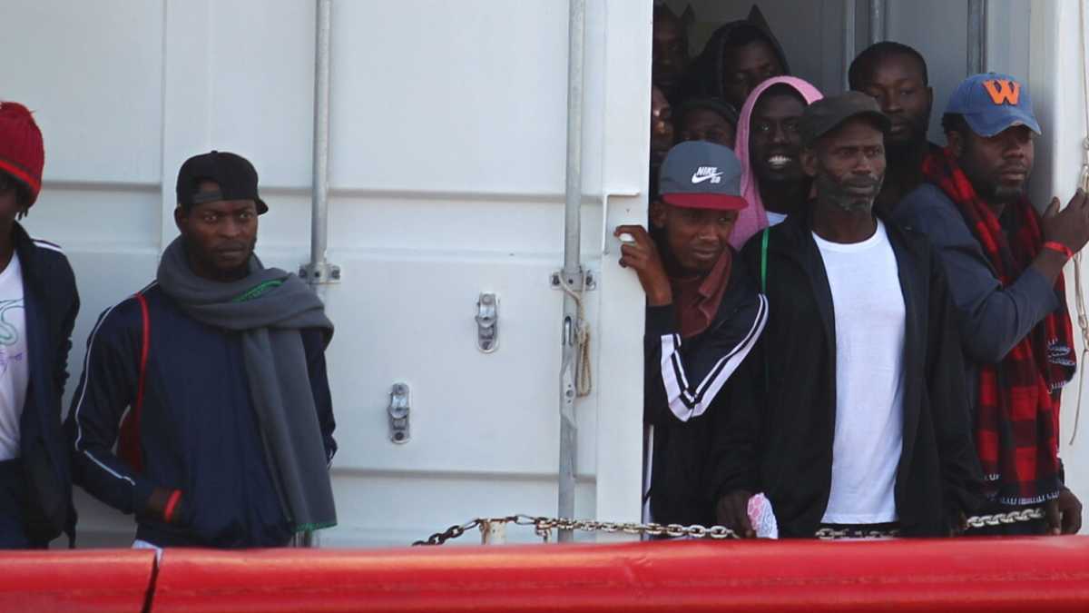 Immagine di L'Ocean Viking chiede a Italia e Malta di far sbarcare 104 migranti