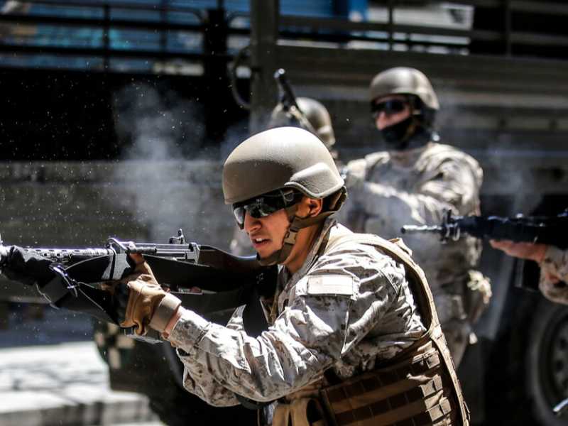 I militari cileni per le strade di Santiago (foto LaPresse)