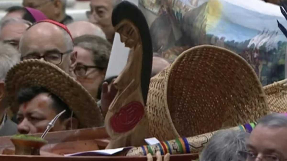 Immagine di In Cina radono al suolo le chiese, ma il Vaticano piange per Pachamama