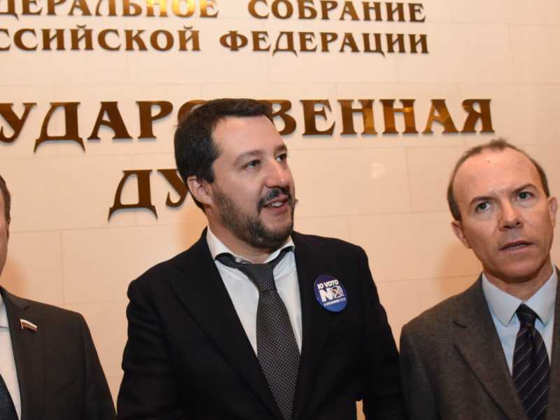 Una riunione con manager russi a Mosca. Presenti Salvini e Savoini (foto LaPresse)