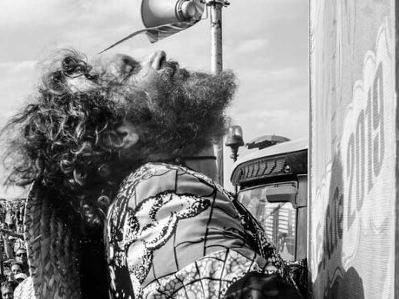 Jovanotti fotografato da Francesco Faraci durante una delle tappe del Jova beach party (foto Facebook)