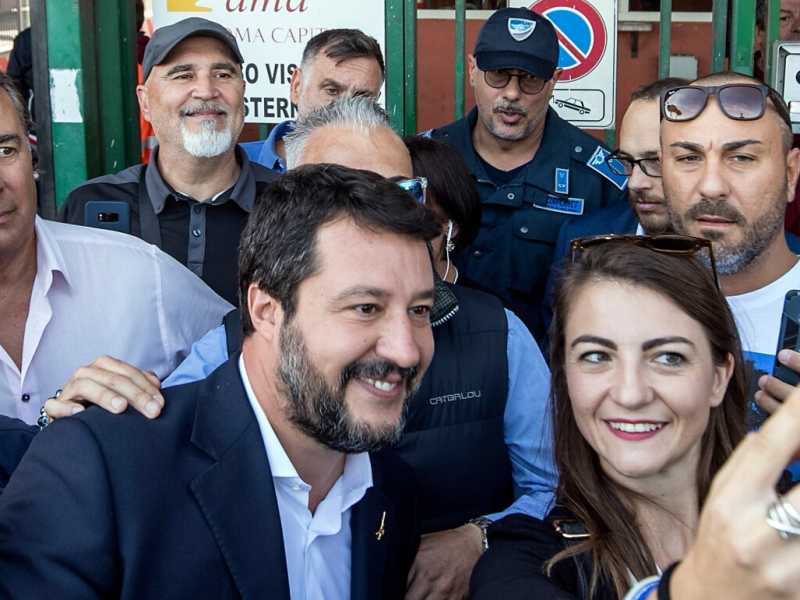 Matteo Salvini visita l'Impianto Ama di Rocca Cencia (foto LaPresse)