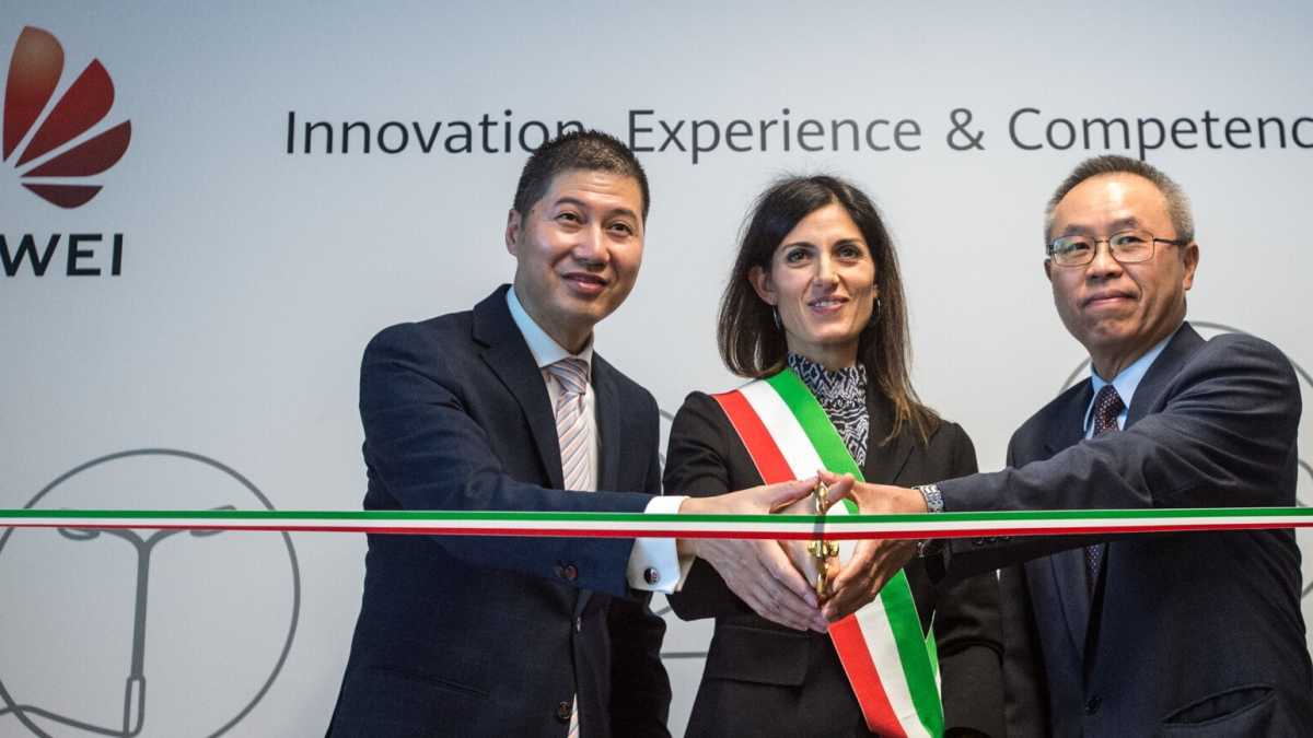Immagine di Huawei e Cinque stelle, una storia d'amore e d'imbarazzi