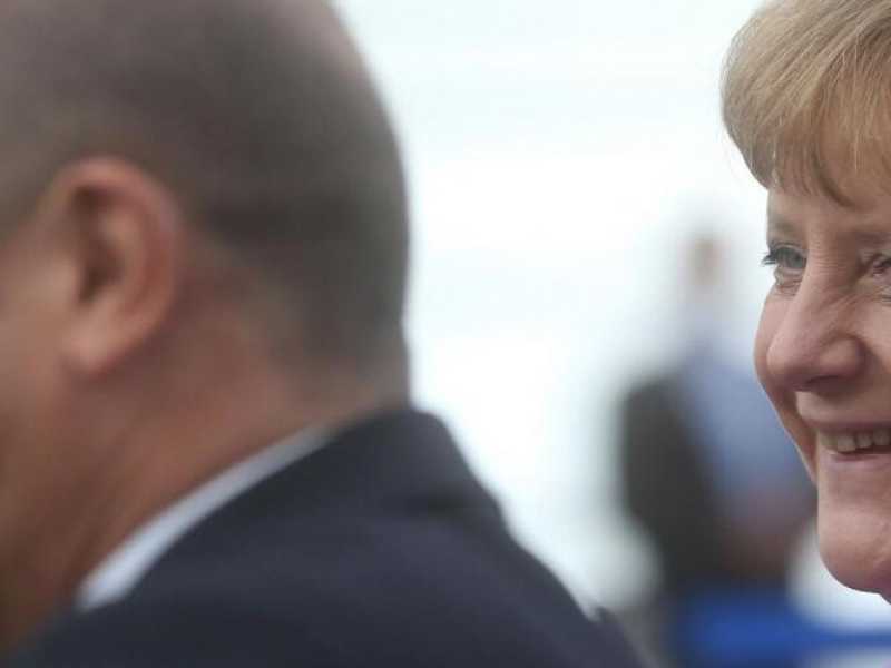 Olaf Scholz e Angela Merkel (foto LaPresse)