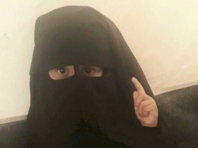 Piccolissima europea con il coltello in mano: oggi inneggia allo Stato islamico, e domani?