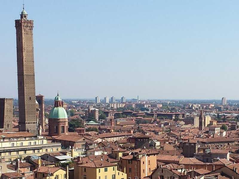 Un'immagine di Bologna (foto Pixabay)