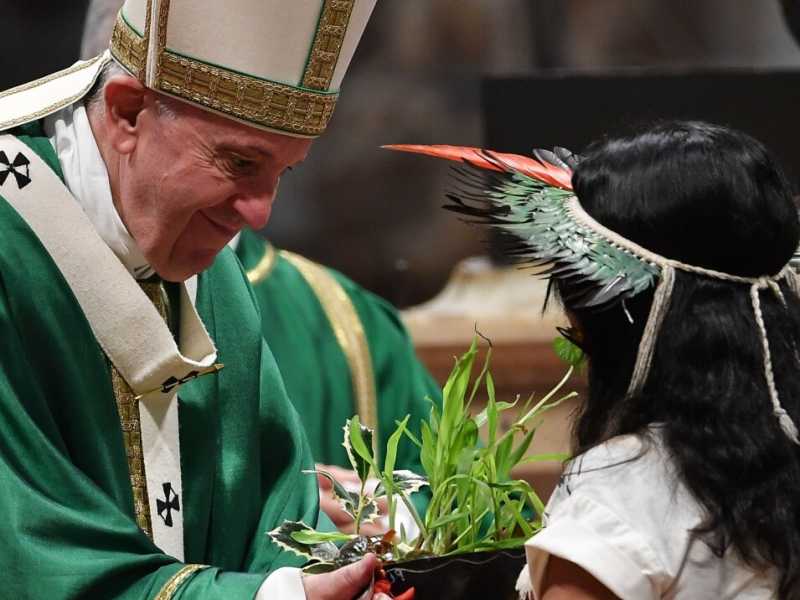 Papa Francesco celebra la messa di chiusura del Sinodo sull'Amazzonia (LaPresse)