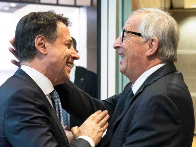 Jean-Claude Juncker e Giuseppe Conte (foto LaPresse)