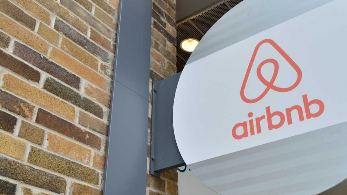 Immagine di Airbnb contro i luoghi comuni su contante e diffidenza digitale