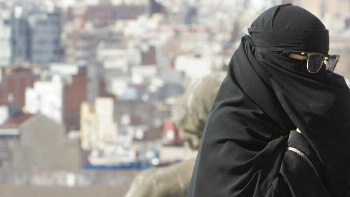 Immagine di Macron flette i muscoli sull’integrazione e la “Repubblica islamica en marche”