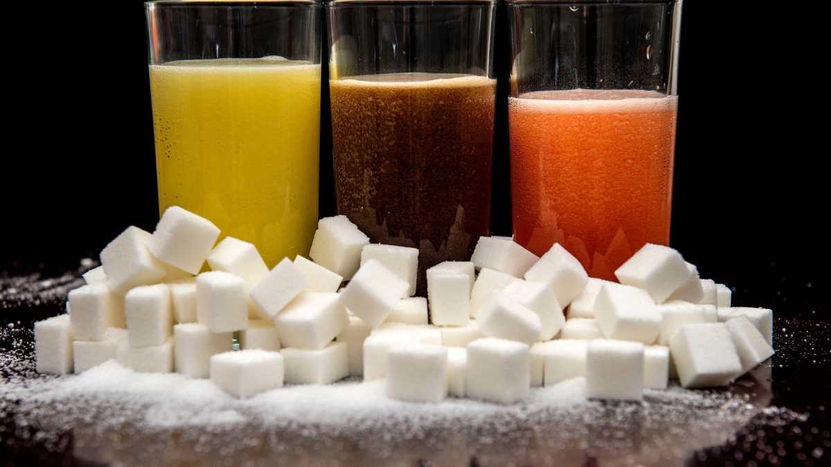 Immagine di Renzi contro la sugar e plastic tax e l'avvio dell'impeachment a Trump