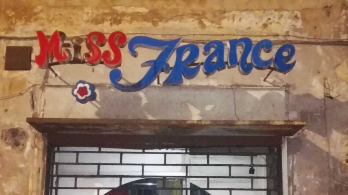 Immagine di Roma insolita. Il negozio dove Miss Francia 1956 vende abiti vintage (ma solo di notte)